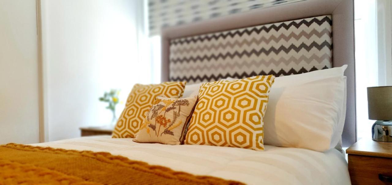 Sea Breeze, 2 Bdr With En-suites, Private Parking, Internet- Sleeps 4 Ppl *