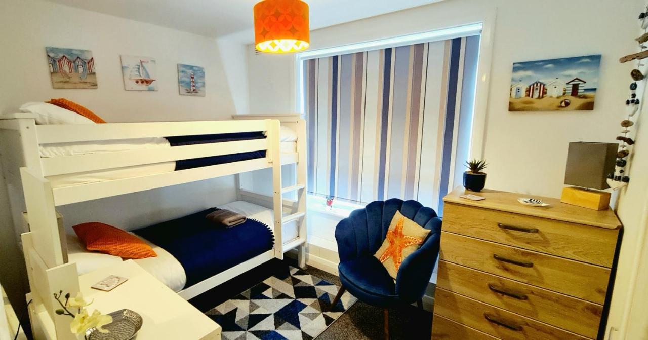 Sea Breeze, 2 Bdr With En-suites, Private Parking, Internet- Sleeps 4 Ppl Апартаменты